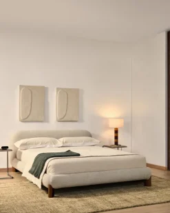 Kave Home Bed Odina Ecru Bouclé Afneembare Hoes Beige Essenhout voor Matras 160x200cm